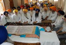 ਬੇਅਦਬੀ ਦੀ ਸਜ਼ਾ ਤੋਂ ਬਾਅਦ ਭੁੱਲ ਬਖਸ਼ਾਉਣ ਲਈ ਸ੍ਰੀ ਦਰਬਾਰ ਸਾਹਿਬ ‘ਚ ਅਖੰਡ ਪਾਠ ਸਾਹਿਬ ਕਰਵਾਏ ਗਏ ਆਰੰਭ