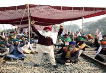 ਪੰਜਾਬ ‘ਚ ਕਿਸਾਨਾਂ ਦਾ ਧਰਨਾ ਜਾਰੀ, ਅੱਜ ਤੋਂ ਤਿੰਨ ਜਗ੍ਹਾ ਹੋਰ ਰੇਲ ਟ੍ਰੈਕ ’ਤੇ ਬੈਠਣਗੇ