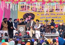 ਕਾਂਗਰਸ ਸਿਖ਼ਰਲੇ ਪੁਲਿਸ ਅਫਸਰਾਂ ਨੂੰ ਬਦਲ ਕੇ ਅਕਾਲੀ ਦਲ ਦੇ ਆਗੂਆਂ ਨੂੰ ਝੂਠੇ ਕੇਸਾਂ ਵਿਚ ਫਸਾਉਣਾ ਚਾਹੁੰਦੀ ਐ : ਸੁਖਬੀਰ