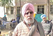 ਬਰਨਾਲਾ: BKU ਉਗਰਾਹਾਂ ਨੇ ਤਹਿਸੀਲਦਾਰਾਂ ਸਮੇਤ ਕਈ ਉੱਚ ਅਧਿਕਾਰੀਆਂ ਨੂੰ ਬਣਾਇਆ ਬੰਦੀ