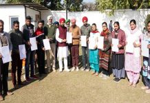 ਖੇਤੀ ਕਾਨੂੰਨਾਂ ਦੌਰਾਨ ਜਾਨਾਂ ਗੁਆਉਣ ਵਾਲੇ ਕਿਸਾਨਾਂ ਦੇ 11 ਪਰਿਵਾਰਕ ਮੈਂਬਰਾਂ ਨੂੰ ਪੰਜਾਬ ਸੀ.ਐਮ ਨੇ ਸੌਂਪੇ ਨਿਯੁਕਤੀ ਪੱਤਰ