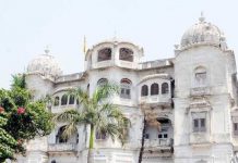 ਪੜ੍ਹੇ ਲਿਖੇ ਅਧਿਕਾਰੀਆਂ ਦੀ ਕਮੀ ਨਾਲ ਜੂਝ ਰਹੀ ਹੈ ਸ਼੍ਰੋਮਣੀ ਕਮੇਟੀ
