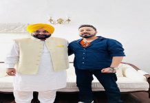 ਮੀਕਾ ਸਿੰਘ ਨੇ ਮੁੱਖ ਮੰਤਰੀ ਭਗਵੰਤ ਮਾਨ ਨਾਲ ਕੀਤੀ ਮੁਲਾਕਾਤ