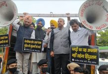 ਬੀਜੇਪੀ ਆਗੂ ਤਜਿੰਦਰ ਬੱਗਾ ਦੀ ਅਗਵਾਈ ‘ਚ CM ਕੇਜਰੀਵਾਲ ਦੇ ਘਰ ਦੇ ਸਾਹਮਣੇ ਪ੍ਰਦਰਸ਼ਨ, ਭਾਰੀ ਫੋਰਸ ਤੈਨਾਤ
