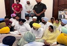 ਸਿੱਧੂ ਮੂਸੇਵਾਲਾ ਦੇ ਪਰਿਵਾਰ ਨਾਲ ਦੁੱਖ ਪ੍ਰਗਟਾਉਣ ਪੁੱਜੇ ਸ਼੍ਰੋਮਣੀ ਅਕਾਲੀ ਦਲ ਪ੍ਰਧਾਨ ਸੁਖਬੀਰ ਸਿੰਘ ਬਾਦਲ