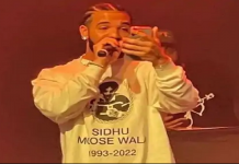 ਸਿੱਧੂ ਮੂਸੇਵਾਲਾ ਦੀ ਫੋਟੋ ਵਾਲੀ ਟੀ-ਸ਼ਰਟ ਪਹਿਨ ਲਾਈਵ ਸ਼ੋਅ ‘ਚ ਪਹੁੰਚੇ ਕੈਨੇਡੀਅਨ ਰੈਪਰ ਡਰੇਕ