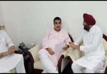 ਸੰਸਦ ਮੈਂਬਰ ਗੁਰਜੀਤ ਸਿੰਘ ਔਜਲਾ ਅਤੇ ਰਵਨੀਤ ਸਿੰਘ ਬਿੱਟੂ ਨੇ ਨਿਤਿਨ ਗਡਕਰੀ ਨਾਲ ਕੀਤੀ ਮੁਲਾਕਾਤ