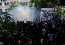 ਸ਼੍ਰੀਲੰਕਾ ‘ਚ ਐਮਰਜੈਂਸੀ ਦਾ ਐਲਾਨ, ਪ੍ਰਦਰਸ਼ਨਕਾਰੀਆਂ ਨੇ ਪੀਐੱਮ ਹਾਊਸ ‘ਤੇ ਕੀਤਾ ਕਬਜ਼ਾ