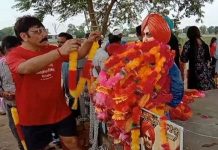ਸਿੱਧੂ ਮੂਸੇਵਾਲਾ ਨੂੰ ਸ਼ਰਧਾਂਜਲੀ ਦੇਣ ਲਈ ਸਾਈਕਲ ‘ਤੇ 315 ਕਿ:ਮੀ: ਦਾ ਸਫ਼ਰ ਤੈਅ ਕਰ ਮੇਰਠ ਤੋਂ ਪਿੰਡ ਮੂਸੇ ਪਹੁੰਚਿਆ ਮੂਸੇਵਾਲਾ ਦਾ ਫੈਨ