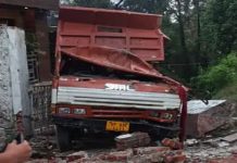 ਮੰਡੀ: ਟਿੱਪਰ ‘ਤੇ ਡਿੱਗਿਆ ਗੇਟ, ਤਿੰਨ ਲੋਕਾਂ ਦੀ ਮੌਕੇ ‘ਤੇ ਮੌਤ