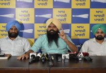 ‘ਆਪ’ ਦੀ ਸੁਖਬੀਰ ਬਾਦਲ ਨੂੰ ਚੁਣੌਤੀ; ਡੇਰਾ ਮੁਖੀ ਰਾਮ ਰਹੀਮ ਨਾਲ ਆਪਣੇ ਸਬੰਧਾਂ ਨੂੰ ਸਪਸ਼ੱਟ ਕਰਨ ਬਾਦਲ