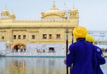 ਹਰਿਮੰਦਰ ਸਾਹਿਬ ‘ਚ ਬਜ਼ੁਰਗ ਨਾਲ ਹੱਥੋਪਾਈ: ਵੀਡੀਓ ਵਾਇਰਲ ਹੋਣ ਤੋਂ ਬਾਅਦ SGPC ਨੇ ਸੇਵਾਦਾਰ ਨੂੰ ਕੀਤਾ ਮੁਅੱਤਲ