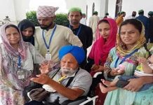 ਕਰਤਾਰਪੁਰ ਸਾਹਿਬ ‘ਚ ਪਹਿਲੀ ਵਾਰ ਮਿਲੇ ਭਰਾ-ਭੈਣ; ਭਰਾ ਨੂੰ ਸਿੱਖ ਪਰਿਵਾਰ ਨੇ ਪਾਲਿਆ