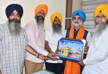 ਅਮਰੀਕਾ ’ਚ ਭਾਰਤੀ ਅੰਬੈਸਡਰ ਤਰਨਜੀਤ ਸਿੰਘ ਸੰਧੂ ਸੱਚਖੰਡ ਸ੍ਰੀ ਹਰਿਮੰਦਰ ਸਾਹਿਬ ਵਿਖੇ ਨਤਮਸਤਕ ਹੋਏ