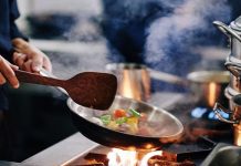 ਜੇਕਰ ਤੁਸੀਂ ਵੀ ਇਨ੍ਹਾਂ Food Items ਨੂੰ ਦੁਬਾਰਾ ਗਰਮ ਕਰ ਕੇ ਖਾਂਦੇ ਹੋ ਤਾਂ ਹੋ ਜਾਓ ਸਾਵਧਾਨ! ਸਿਹਤ ਨੂੰ ਹੋ ਸਕਦਾ ਵੱਡਾ ਨੁਕਸਾਨ