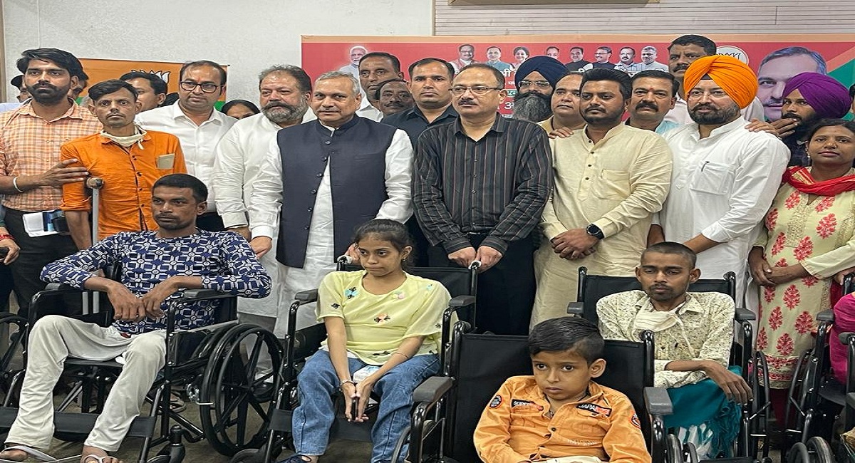 ਸੇਵਾ ਪਖਵਾੜਾ ਦੇ ਤਹਿਤ ਭਾਜਪਾ ਨੇ ਜ਼ਰੂਰਤਮੰਦਾਂ ਨੂੰ ਵੰਡੇ ਆਰਟੀਫੀਸ਼ੀਅਲ ਅੰਗ ...