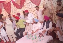 ਪਿੰਡਾਂ ਦੇ ਦੌਰੇ ‘ਤੇ ਆਏ ਕੈਬਿਨਟ ਮੰਤਰੀ ਫ਼ੌਜਾ ਸਿੰਘ ਸਰਾਰੀ ਨੂੰ ਨਸ਼ੇ ਨਾਲ ਪੁੱਤ ਨੂੰ ਗਵਾ ਬੈਠੇ ਮਜ਼ਦੂਰ ਵਿਅਕਤੀ ਨੇ ਪਾਈਆਂ ਲਾਹਨਤਾਂ