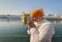 ਸੱਚਖੰਡ ਸ੍ਰੀ ਹਰਿਮੰਦਰ ਸਾਹਿਬ ਵਿਖੇ ਹੋਏ ਨਤਮਸਤਕ ਬਾਲੀਵੁੱਡ ਅਦਾਕਾਰ ਅਨੁਪਮ ਖੇਰ,ਦੇਖੋ ਤਸਵੀਰਾਂ
