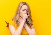 ਸੁੱਕੀ ਖੰਘ ਤੋਂ ਛੁਟਕਾਰਾ ਪਾਉਣ ਲਈ ਕਾਲੀਆਂ ਮਿਰਚਾਂ ਸਣੇ ਇਨ੍ਹਾਂ ਚੀਜ਼ਾਂ ਦਾ ਕਰੋ ਸੇਵਨ, ਤੁਰੰਤ ਮਿਲੇਗੀ ਰਾਹਤ