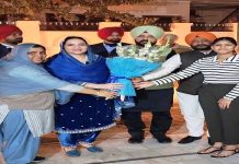 ਮੁੱਖ ਮੰਤਰੀ ਦੀ ਭੈਣ ਮਨਪ੍ਰੀਤ ਅਚਾਨਕ ਪਹੁੰਚੇ ਵਿਧਾਇਕਾ ਮਾਣੂੰਕੇ ਦੇ ਘਰ, ਪਰਿਵਾਰਕ ਮੈਂਬਰਾਂ ਨੇ ਕੀਤਾ ਨਿੱਘਾ ਸਵਾਗਤ