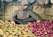 ਆਲੂ-ਪਿਆਜ਼ ਵੇਚਣ ਲਈ ਮਜ਼ਬੂਰ ਹੋਏ ਸੁਨੀਲ ਗਰੋਵਰ, ਤਸਵੀਰ ਦੇਖ ਫੈਨਜ਼ ਹੋਏ ਹੈਰਾਨ