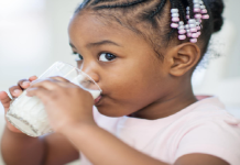 ਬੱਚਿਆਂ ਨੂੰ ਦੁੱਧ ‘ਚ ਮਿਲਾ ਕੇ ਨਾ ਦਿਓ ਇਹ ਚੀਜ਼ਾਂ, ਨਹੀਂ ਤਾਂ ਹੋ ਸਕਦਾ ਹੈ ਗੰਭੀਰ ਨੁਕਸਾਨ