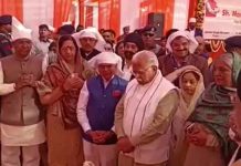 ਹਰਿਆਣਾ ਦੇ ਮੁੱਖ ਮੰਤਰੀ ਵਿਵਾਦਾਂ ‘ਚ ਘਿਰੇ: ਫਰੀਦਾਬਾਦ ‘ਚ ਅਰਦਾਸ ਦੌਰਾਨ ਨਹੀਂ ਢੱਕਿਆ ਸਿਰ, ਵਿਰੋਧੀਆਂ ਨੇ ਚੁੱਕੇ ਸਵਾਲ