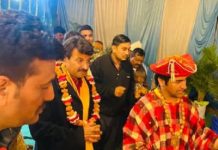 ਬਾਗੇਸ਼ਵਰ ਧਾਮ ਪਹੁੰਚੇ ਬੀਜੇਪੀ ਸਾਂਸਦ ਮਨੋਜ ਤਿਵਾੜੀ,ਦਰਬਾਰ ‘ਚ ਗਾਏ ਭੋਜਪੁਰੀ ਭਜਨ