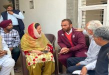 ਡੇਰਾ ਬੱਸੀ ਦੇ ਕਿਸਾਨ ਗੁਰਚਰਨ ਸਿੰਘ ਦੇ ਕ+ਤ+ਲ ਦਾ ਮਾਮਲਾ: MP ਪ੍ਰਨੀਤ ਕੌਰ ਵੱਲੋਂ ਮੁੱਖਮੰਤਰੀ ਮਾਨ ਤੋਂ ਇਨਸਾਫ਼ ਦੀ ਮੰਗ