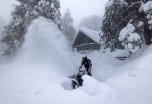 ਕੈਲੀਫੋਰਨੀਆ ‘ਚ ਬਰਫੀਲੇ ਤੂਫਾਨ ਕਾਰਨ 13 ਸ਼ਹਿਰਾਂ ‘ਚ ਐਮਰਜੈਂਸੀ ਐਲਾਨੀ, 70 ਹਜ਼ਾਰ ਘਰਾਂ ਦੀ ਬਿਜਲੀ ਗੁੱਲ