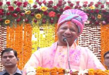 CM ਯੋਗੀ ਨੇ ਗੋਰਖਨਾਥ ਮੰਦਰ ‘ਚ ਮਨਾਈ ਹੋਲੀ, ਸਭ ਨੂੰ ਦਿੱਤਾ ਇਹ ਖਾਸ ਸੁਨੇਹਾ (ਤਸਵੀਰਾਂ)