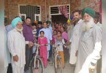 ਆਪ MLA ਵੱਲੋਂ ਪੰਜਵੀਂ ਜਮਾਤ ਦੇ ਨਤੀਜਿਆਂ ‘ਚੋਂ ਅੱਵਲ ਰਹਿਣ ਵਾਲੀਆਂ ਵਿਦਿਆਰਥਣਾਂ ਦਾ ਸਾਈਕਲ ਦੇ ਕੇ ਸਨਮਾਨ