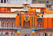 ਬੇਹੱਦ ਸੋਹਣੇ ਫੁੱਲਾਂ ਨਾਲ ਸਜਾਇਆ ਗਿਆ ਸ੍ਰੀ ਬਦਰੀਨਾਥ ਧਾਮ, ਭਲਕੇ 27 ਅਪ੍ਰੈਲ ਨੂੰ ਖੋਲ੍ਹੇ ਜਾਣਗੇ ਕਿਵਾੜ