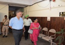 ਪੰਜਾਬ ਦੇ ਸਿਹਤ ਮੰਤਰੀ ਵੱਲੋਂ ਡਾਇਰੈਕਟਰ ਸਿਹਤ ਸੇਵਾਵਾਂ ਦਫਤਰ ਦਾ ਅਚਨਚੇਤ ਦੌਰਾ