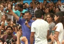 ਧਰਨੇ ‘ਤੇ ਬੈਠੇ ਪਹਿਲਵਾਨ ਖਿਡਾਰੀਆਂ ਨਾਲ ਮੁੱਖ ਮੰਤਰੀ ਕੇਜਰੀਵਾਲ ਨੇ ਕੀਤੀ ਮੁਲਾਕਾਤ, ਕਿਹਾ ” ਦੇਸ਼ ਦੀਆਂ ਧੀਆਂ ਨੂੰ ਮਿਲਣਾ ਚਾਹੀਦਾ ਇਨਸਾਫ਼”