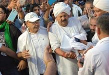 ਪਹਿਲਵਾਨਾਂ ਨੇ ਗੰਗਾ ‘ਚ ਨਹੀਂ ਸੁੱਟੇ ਤਗਮੇ, ਬਜਰੰਗ, ਸਾਕਸ਼ੀ-ਵਿਨੇਸ਼ ਨੇ ਟਿਕੈਤ ਨੂੰ ਸੌਂਪੇ ਤਗਮੇ