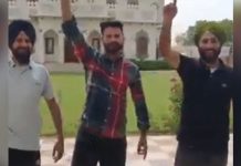 ਬੋਲਣ ਅਤੇ ਸੁਣਨ ਤੋਂ ਬੇਵੱਸ ਰੋਪੜ ਦੇ 3 ਦੋਸਤ ਪਹੁੰਚੇ ਸਿੱਧੂ ਮੂਸੇਵਾਲਾ ਦੇ ਘਰ, ਸਿੱਧੂ ਦੇ ਅੰਦਾਜ਼ ‘ਚ ਮਾਰੀ ਥਾਪੀ