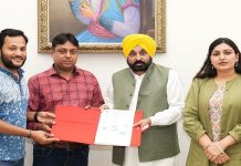 ਮੁੱਖ ਮੰਤਰੀ ਭਗਵੰਤ ਮਾਨ ਨੇ ਸਨਅਤਕਾਰਾਂ ਨੂੰ ਦਿੱਤੇ ਹਰੇ ਰੰਗ ਦੇ ਸਟੈਂਪ ਪੇਪਰ