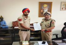 ਅਵਾਰਾ ਕੁੱਤੇ ਦੀ ਜਾਨ ਬਚਾਉਣ ਲਈ ਪੰਜਾਬ ਪੁਲਿਸ ਦੇ ਹੈੱਡ ਕਾਂਸਟੇਬਲ ਦਾ ਸਨਮਾਨ