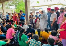 ਪ੍ਰਸ਼ਾਸਨ ਨੇ NDRF ਦੀ ਮਦਦ ਨਾਲ ਕੁਰਾਲੀ ਨਦੀ ਦੀ ਮਾਰ ਹੇਠ ਆਏ ਜਵਾਹਰ ਨਵੋਦਿਆ ਵਿਦਿਆਲਿਆ ਦੇ 400 ਵਿਦਿਆਰਥੀਆਂ ਨੂੰ ਬਚਾਇਆ ਗਿਆ