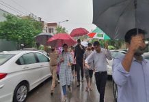 DC ਆਸ਼ਿਕਾ ਜੈਨ ਤੇ ADC ਦਮਨ ਮਾਨ ਬਚਾਅ ਅਤੇ ਰਾਹਤ ਕਾਰਜਾਂ ਦੀ ਨਿਗਰਾਨੀ ਲਈ ਖੁਦ ਮੌਕੇ ’ਤੇ ਪੁੱਜੇ