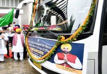 ਟਰੇਨਿੰਗ ਲਈ ਸਿੰਗਾਪੁਰ ਜਾਣ ਵਾਲੇ ਪੰਜਾਬ ਦੇ 72 ਪ੍ਰਿੰਸੀਪਲਾਂ ਦੇ ਬੈਚ ਨੂੰ CM ਮਾਨ ਨੇ ਹਰੀ ਝੰਡੀ ਦਿਖਾ ਕੇ ਕੀਤਾ ਰਵਾਨਾ