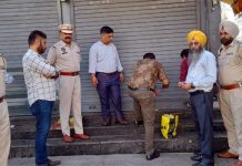 ਜਲੰਧਰ ‘ਚ ਲਾਇਸੈਂਸ ਫੀਸ ਜਮ੍ਹਾ ਨਾ ਕਰਵਾਉਣ ਵਾਲਿਆਂ ਖਿਲਾਫ ਲਾਇਸੈਂਸ ਵਿਭਾਗ ਨੇ ਕੱਸਿਆ ਸ਼ਿਕੰਜਾ, ਦੁਕਾਨਾਂ ਕੀਤੀਆਂ ਸੀਲ