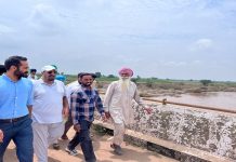ਮੀਤ ਹੇਅਰ ਵੱਲੋਂ ਟਿਵਾਣਾ ਤੇ ਅਮਲਾਲਾ ਵਿਖੇ ਘੱਗਰ ਦਰਿਆ ਦਾ ਦੌਰਾ