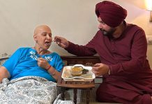 ਪਤਨੀ ਦੀ ਸੇਵਾ ਕਰਦੇ ਨਜ਼ਰ ਆਏ ਨਵਜੋਤ ਸਿੱਧੂ: ਡਾ: ਨਵਜੋਤ ਕੌਰ 5ਵੀਂ ਕੀਮੋਥੈਰੇਪੀ ਤੋਂ ਬਾਅਦ ਹੋਈ ਹੋਰ ਕਮਜ਼ੋਰ
