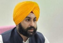 ਸਿੱਖਿਆ ਮੰਤਰੀ ਹਰਜੋਤ ਸਿੰਘ ਬੈਂਸ ਵਲੋਂ ਕੌਮੀ ਐਵਾਰਡ ਲਈ ਚੁਣੇ ਪੰਜਾਬ ਦੇ ਅਧਿਆਪਕ ਨੂੰ ਵਧਾਈ