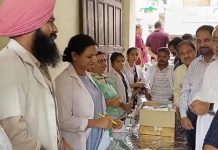 ਗੁਰਦਾਸਪੁਰ : ਚੇਅਰਮੈਨ ਰਮਨ ਬਹਿਲ ਦੀ ਅਗਵਾਈ ਹੇਠ ਸਿਹਤ ਵਿਭਾਗ ਵੱਲੋਂ ਗੀਤਾ ਭਵਨ ਵਿਖੇ ਲਗਾਇਆ ਗਿਆ ਮੁਫ਼ਤ ਮੈਡੀਕਲ ਕੈਂਪ