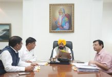 ਮੁੱਖ ਮੰਤਰੀ ਵੱਲੋਂ ਸੂਬੇ ਦੇ ਹੜ੍ਹ ਪ੍ਰਭਾਵਿਤ ਜ਼ਿਲ੍ਹਿਆਂ ਵਿਚ ਚੱਲ ਰਹੀ ਵਿਸ਼ੇਸ਼ ਗਿਰਦਾਵਰੀ ਦੀ ਪ੍ਰਗਤੀ ਦਾ ਜਾਇਜ਼ਾ