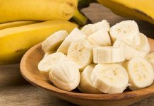 ਕੇਲੇ ਦੇ ਨਾਲ ਇਸ ਫਲ ਨੂੰ ਖਾਣਾ ਸਿਹਤ ਲਈ ਹੈ ਖਤਰਨਾਕ ! ਭੁੱਲ ਕੇ ਵੀ ਨਾ ਕਰ ਬੈਠਣਾ ਇਹ ਗਲਤੀ