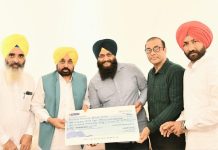 ਪੰਜਾਬ ਵੇਅਰਹਾਊਸ ਦੇ ਚੇਅਰਮੈਨ ਅਤੇ ਕਰਮਚਾਰੀਆਂ ਵੱਲੋਂ ਮੁੱਖ ਮੰਤਰੀ ਰਾਹਤ ਫੰਡ ਵਿੱਚ 37.95 ਲੱਖ ਰੁਪਏ ਦਾ ਯੋਗਦਾਨ